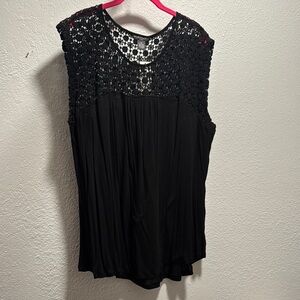 Chelsea & Theodore Black Sleeveless Pleated knit top